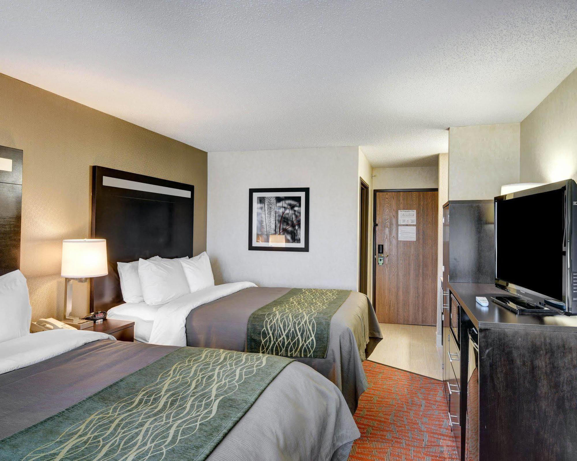 Comfort Inn Painesville Екстериор снимка